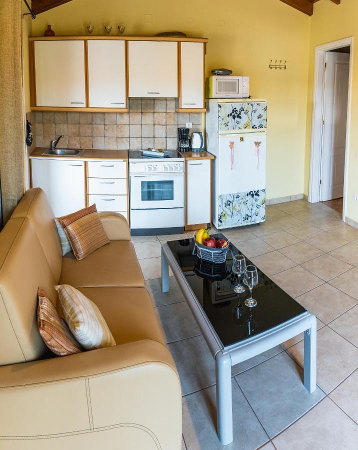 Julia΄S Apartment Alepou エクステリア 写真